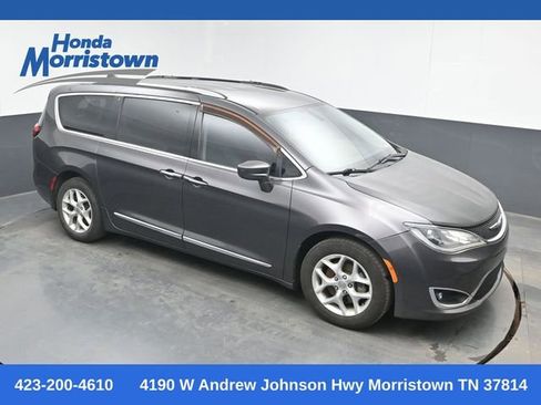 Used 2017 Chrysler Pacifica Touring-L Plus w/ Tire & Wheel Group FWD image 1