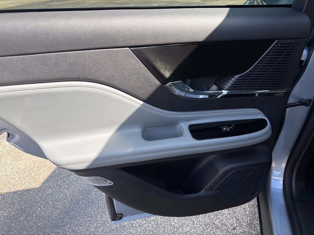 Used 2022 Lincoln Corsair AWD w/ Equipment Group 101A image 13