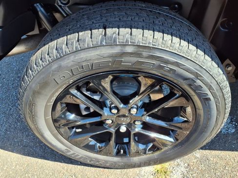 Used 2022 Jeep Wrangler Unlimited Sahara w/ Cold Weather Group image 17