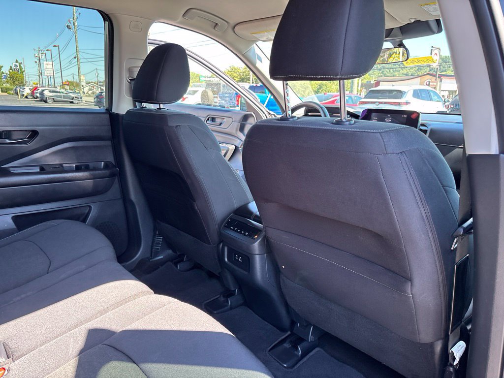 Used 2025 Nissan Pathfinder SV AWD/4WD image 37