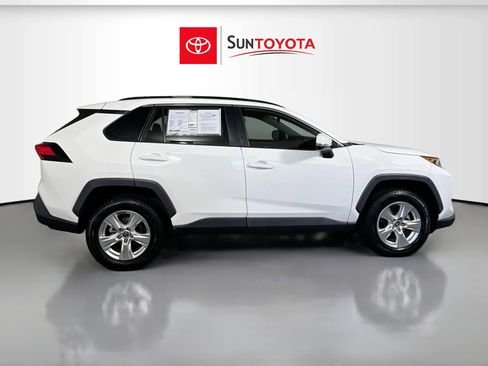 Used 2021 Toyota RAV4 XLE w/ Convenience Package FWD image 2