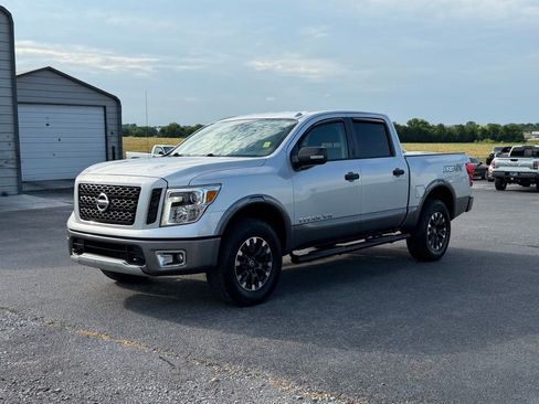 Used 2019 Nissan Titan PRO-4X AWD/4WD image 9