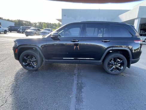 Certified 2023 Jeep Grand Cherokee Altitude AWD/4WD image 18
