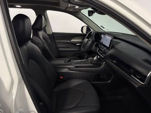 Used 2024 Toyota Grand Highlander AWD image 14