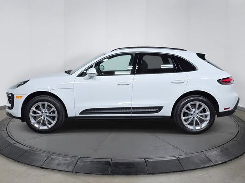 New 2026 Porsche Macan image 2