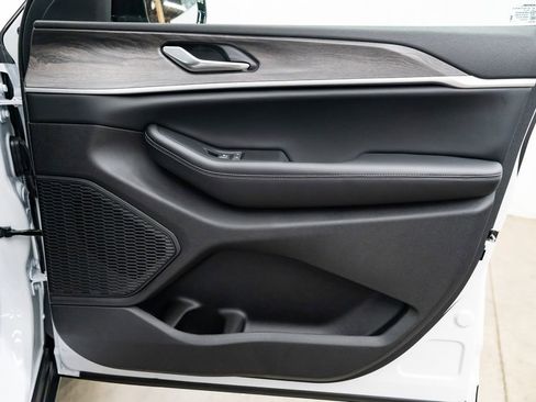 New 2026 Jeep Grand Cherokee 4WD image 27