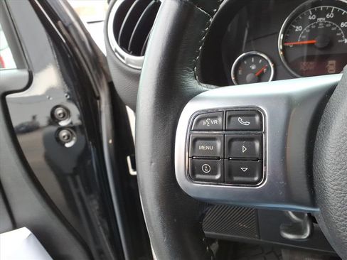 Used 2017 Jeep Wrangler Unlimited Rubicon image 18