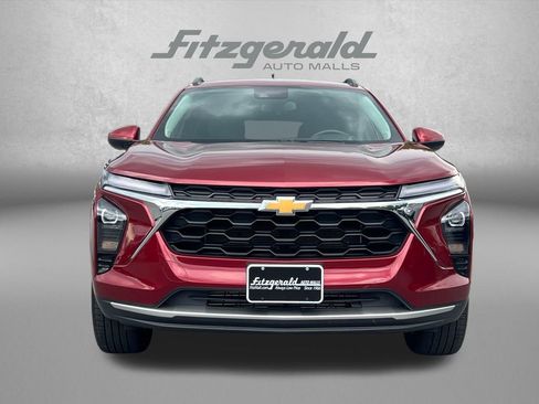 Used 2025 Chevrolet Trax LT w/ LT Convenience Package FWD image 6