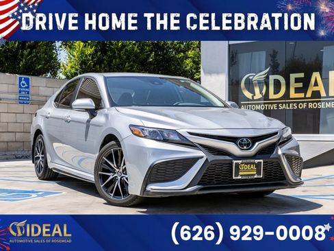 Used 2024 Toyota Camry SE FWD image 1