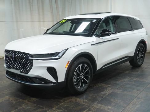 Used 2026 Lincoln Nautilus Premier w/ Equipment Group 102A AWD/4WD image 2
