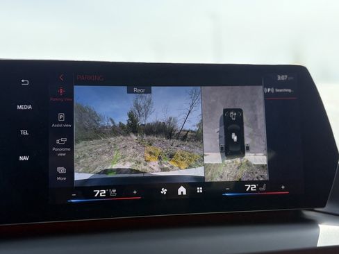 Used 2025 BMW M235i xDrive w/ Premium Package image 8