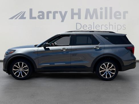 New 2026 Ford Explorer ST-Line RWD image 2