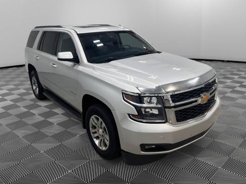 Used 2017 Chevrolet Tahoe LT w/ Luxury Package AWD/4WD image 3