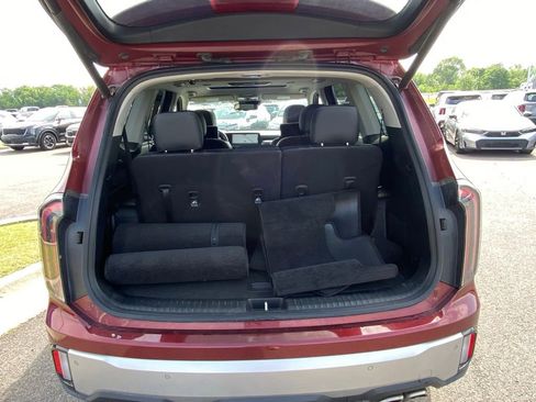 Used 2023 Kia Telluride EX w/ EX Captain's Chair Package FWD image 9