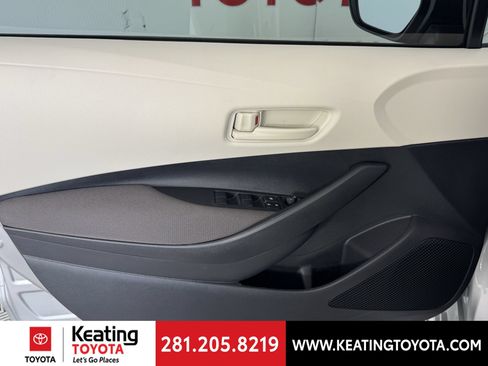 Used 2025 Toyota Corolla LE FWD image 11