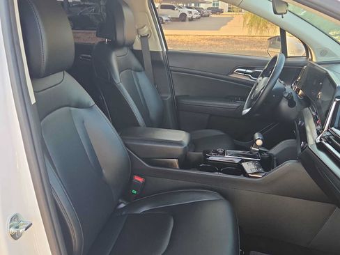 Used 2025 Kia Sportage EX FWD image 18