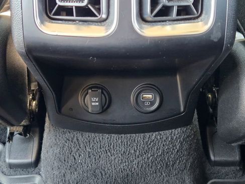 Used 2023 Kia Sorento LX image 27