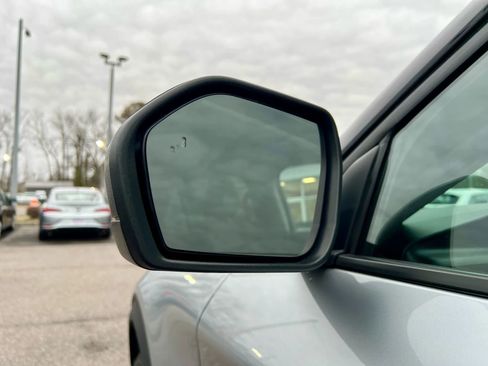 Used 2022 Ford Explorer XLT w/ Equipment Group 202A image 17