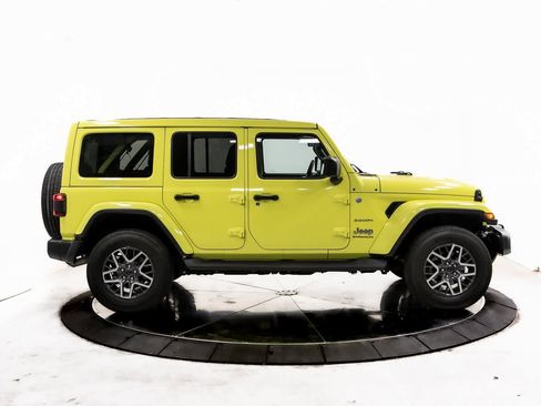 Used 2024 Jeep Wrangler Sahara image 8