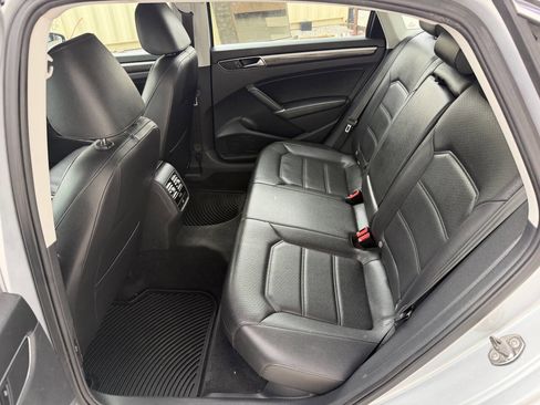 Used 2017 Volkswagen Passat 1.8T SE FWD image 18