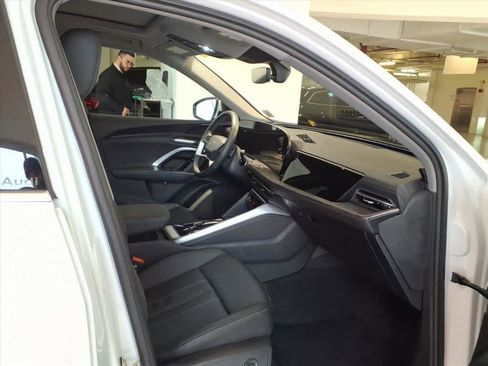 Certified 2025 Audi Q5 Premium w/ Convenience Package image 16