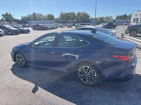 Used 2025 Toyota Camry SE image 7