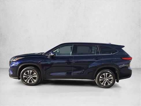 Used 2022 Toyota Highlander XLE image 9