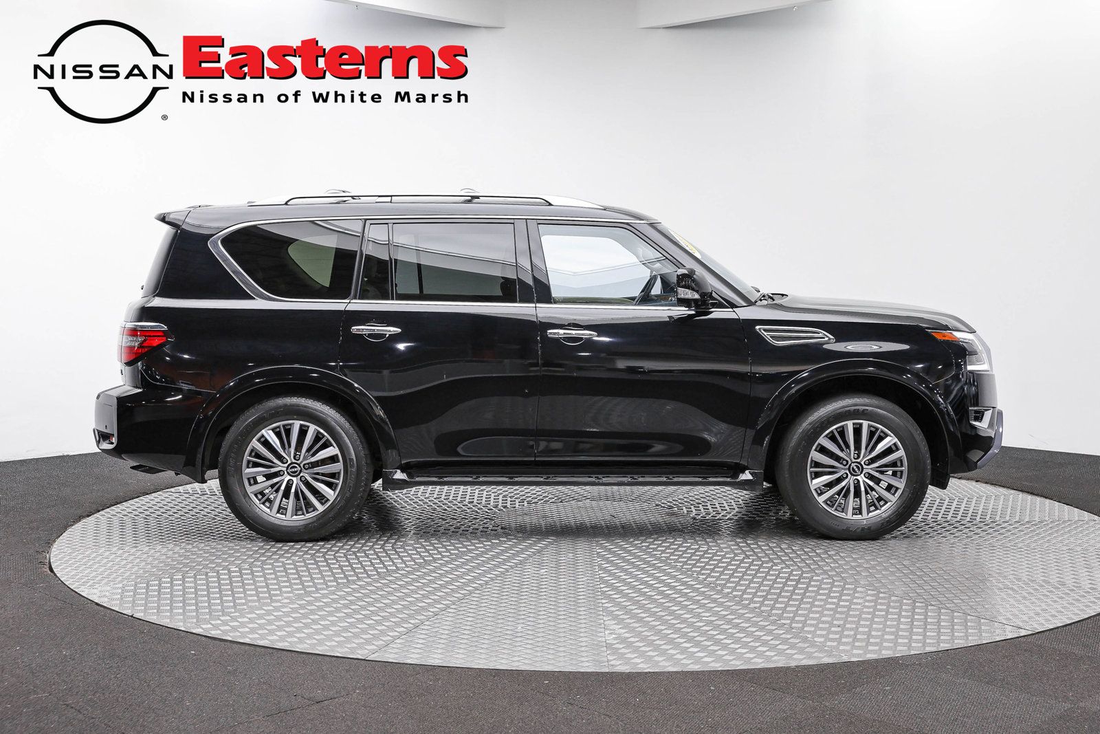 Used 2023 Nissan Armada SL w/ Captain's Chairs Package AWD/4WD image 4