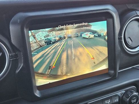 Used 2022 Jeep Wrangler Unlimited Sahara w/ Dual Top Group image 17