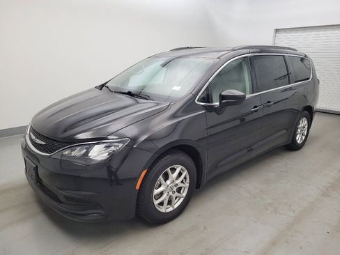 Used 2021 Chrysler Voyager Lxi FWD image 2