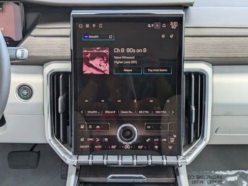 Used 2024 GMC Acadia Denali image 17