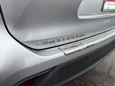 Used 2022 Toyota Highlander XLE image 18