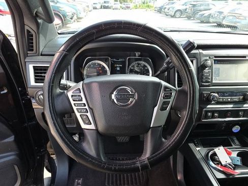 Used 2018 Nissan Titan SV w/ SV Convenience Package RWD image 15