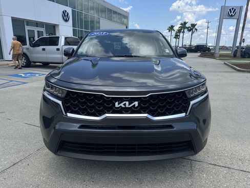 Used 2023 Kia Sorento LX FWD image 2