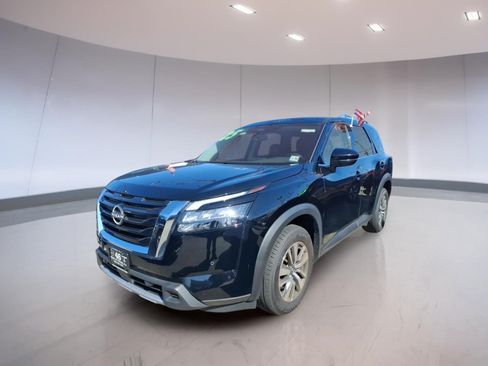 Used 2025 Nissan Pathfinder SL AWD/4WD image 2