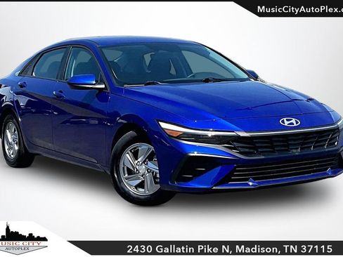 Used 2025 Hyundai Elantra SE FWD image 1