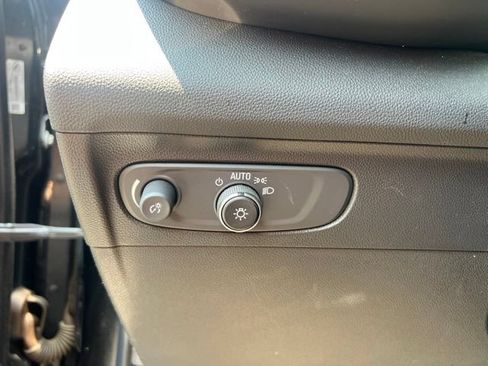 Used 2021 Buick Envision Essence FWD image 22