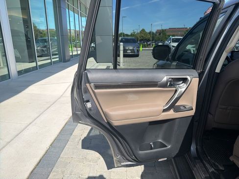 Certified 2023 Lexus GX 460 Premium w/ Premium Package AWD/4WD image 23