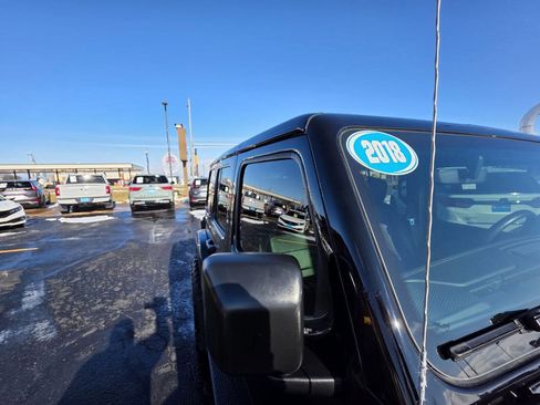 Used 2018 Jeep Wrangler Unlimited Sahara image 10