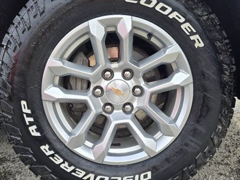 Used 2023 Chevrolet Silverado 1500 LT AWD/4WD image 10