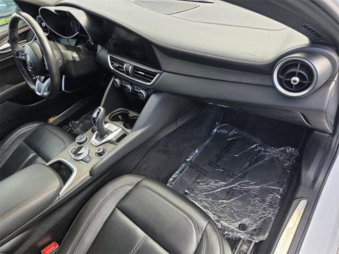 Used 2023 Alfa Romeo Giulia Ti image 28