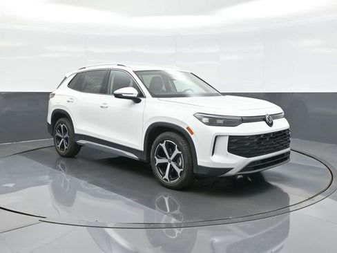 New 2026 Volkswagen Tiguan SE FWD image 1