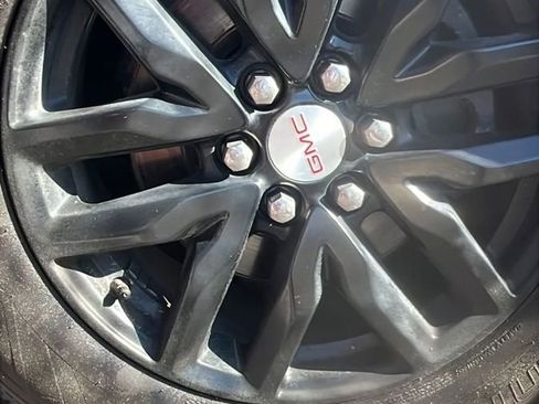 Used 2019 GMC Acadia SLT image 18