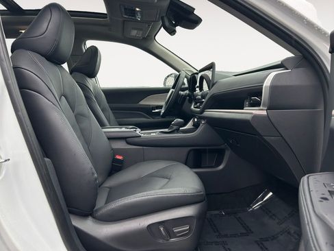 Used 2025 Toyota Grand Highlander AWD image 10