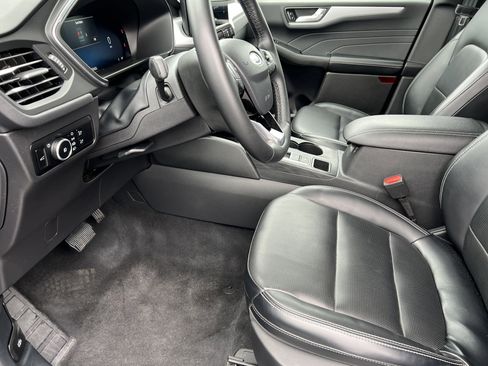 Used 2024 Ford Escape Platinum AWD/4WD image 11