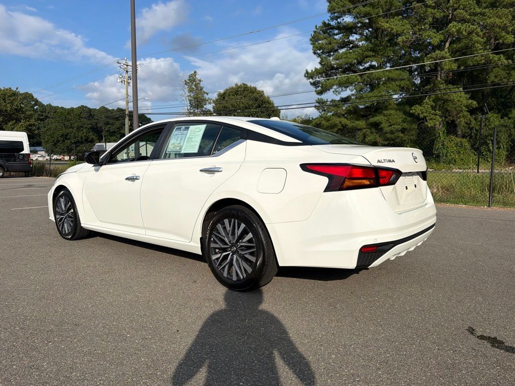 Used 2025 Nissan Altima 2.5 SV FWD image 7