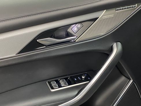 Used 2021 Jaguar F-PACE SVR image 24