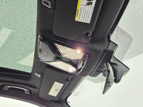 Used 2023 BMW 530e 530e iPerformance w/ Convenience Package image 17