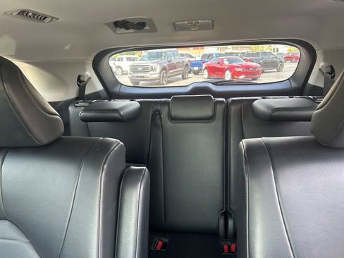 Used 2022 Toyota Highlander XLE image 11