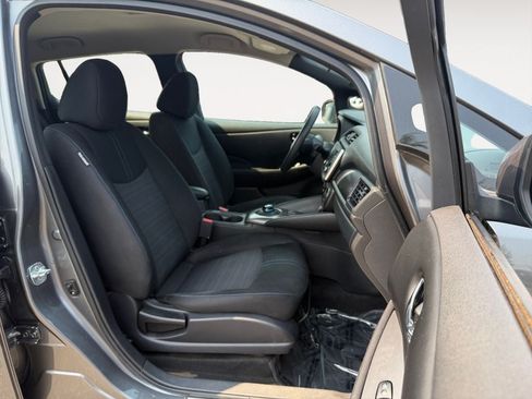 Used 2019 Nissan Leaf S w/ Protection Package FWD image 24